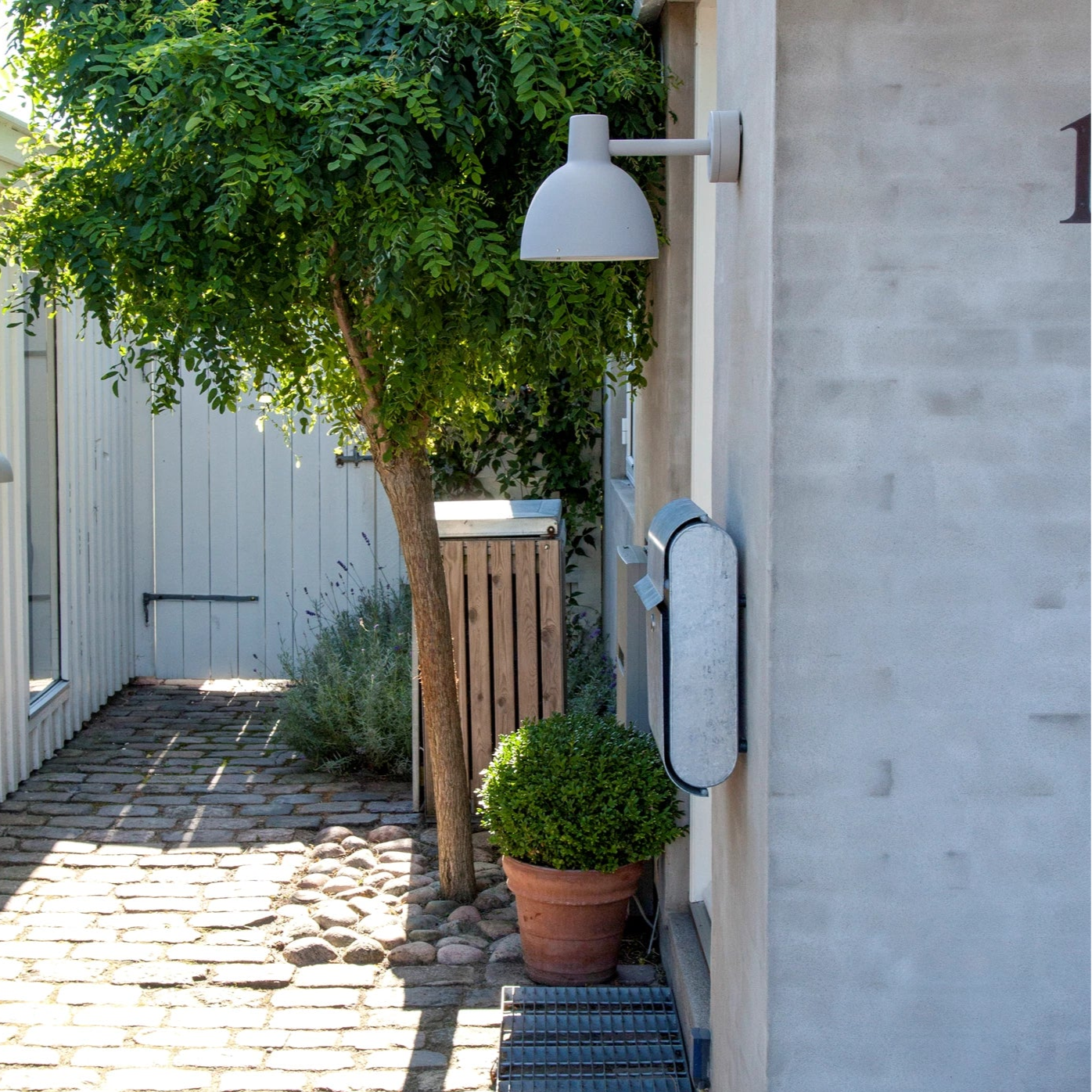 Toldbod 220 utendørs vegglampe