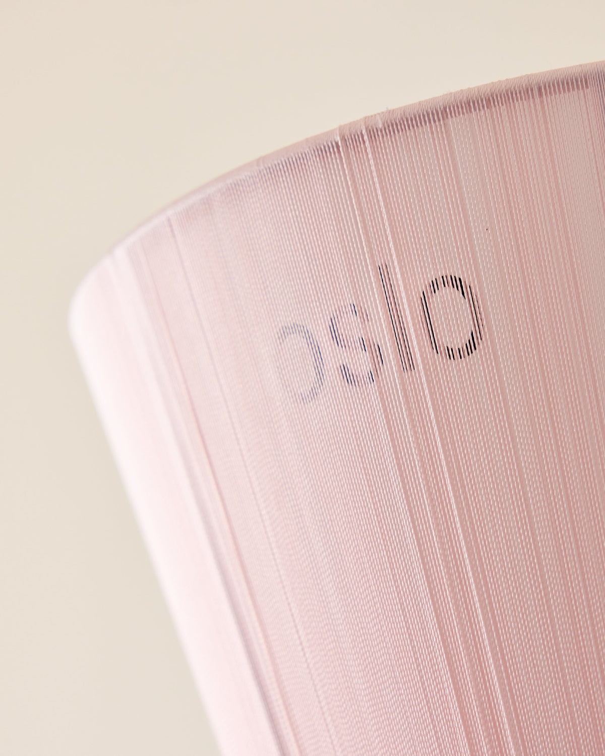 Oslo Wood lampeskjerm fra Nothern i fargen muted pink. 